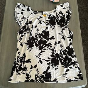 Beautiful black & white flowing blouse